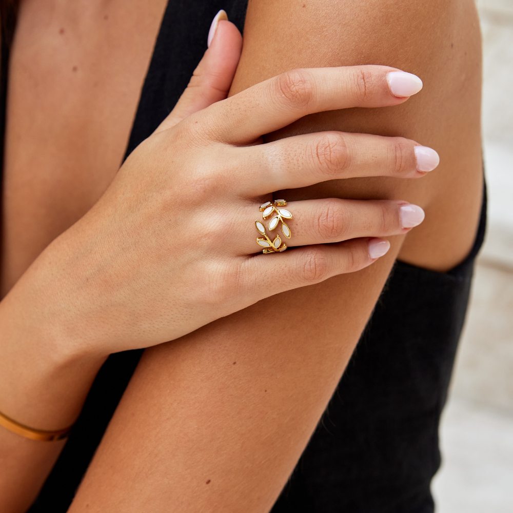 Serene - Gold leaf ring