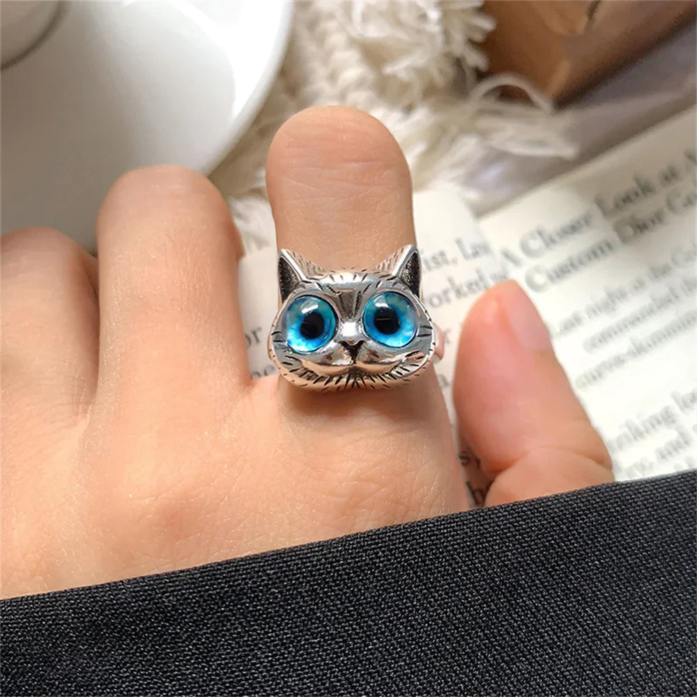 Blue-eyed cat ring - Playful vintage silver ring with animal for cat lovers