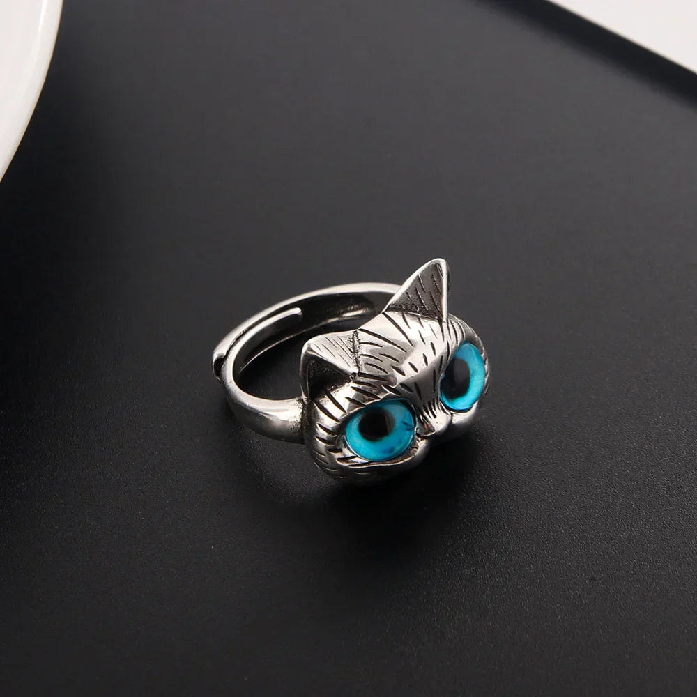 Blue-eyed cat ring - Playful vintage silver ring with animal for cat lovers