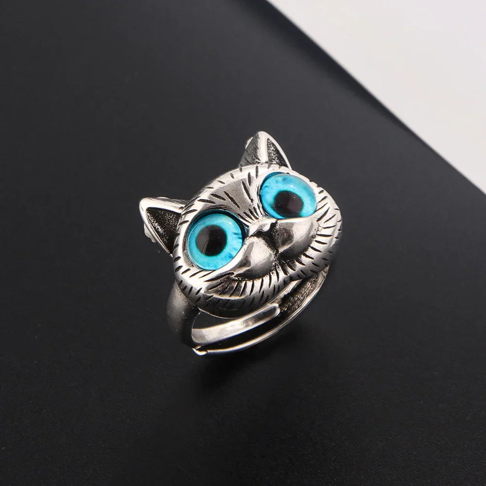 Blue-eyed cat ring - Playful vintage silver ring with animal for cat lovers