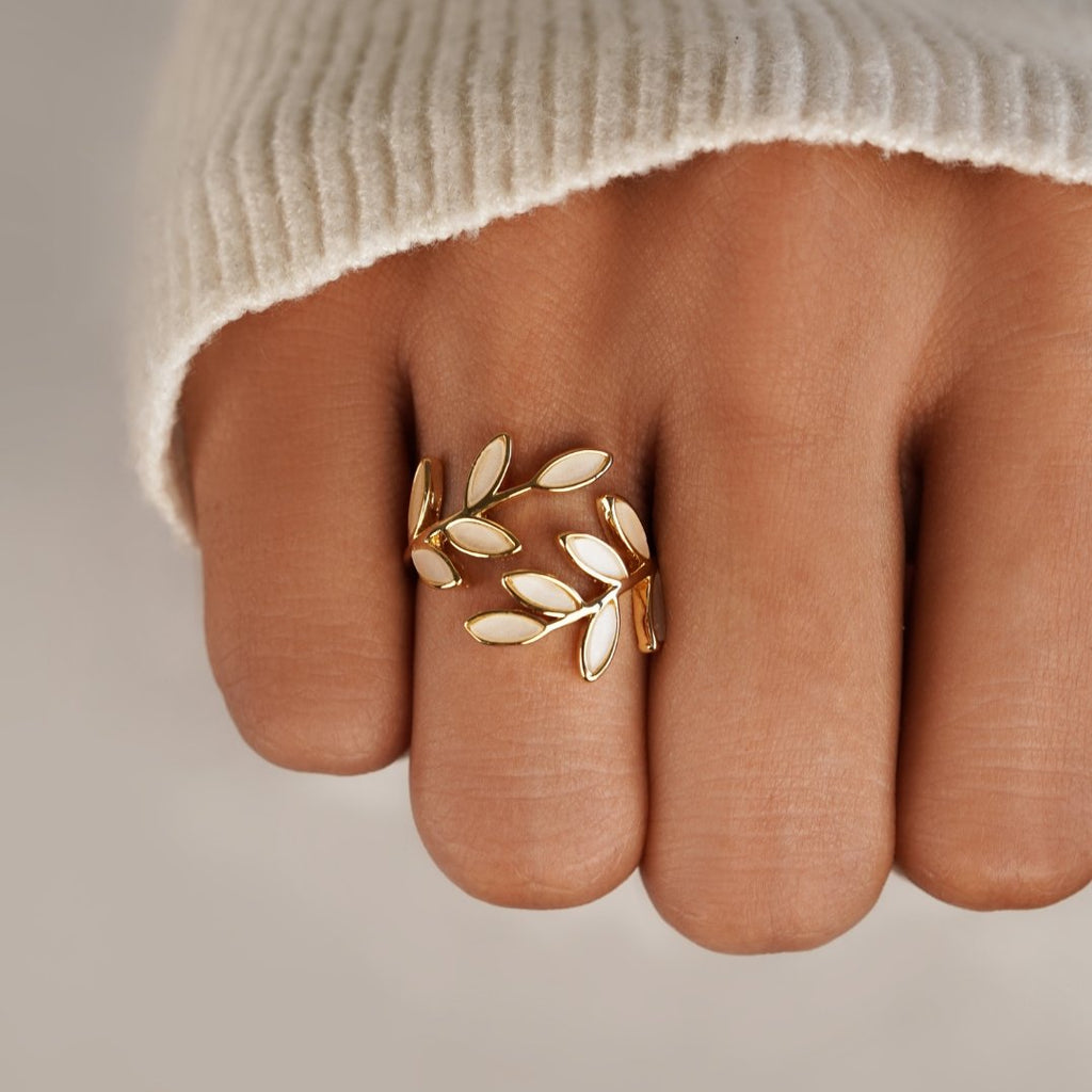 Serene - Gold leaf ring