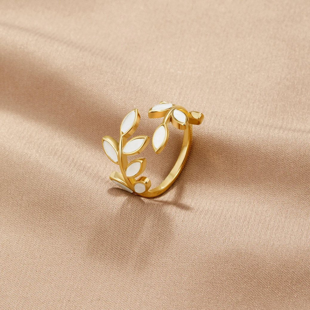 Serene - Gold leaf ring