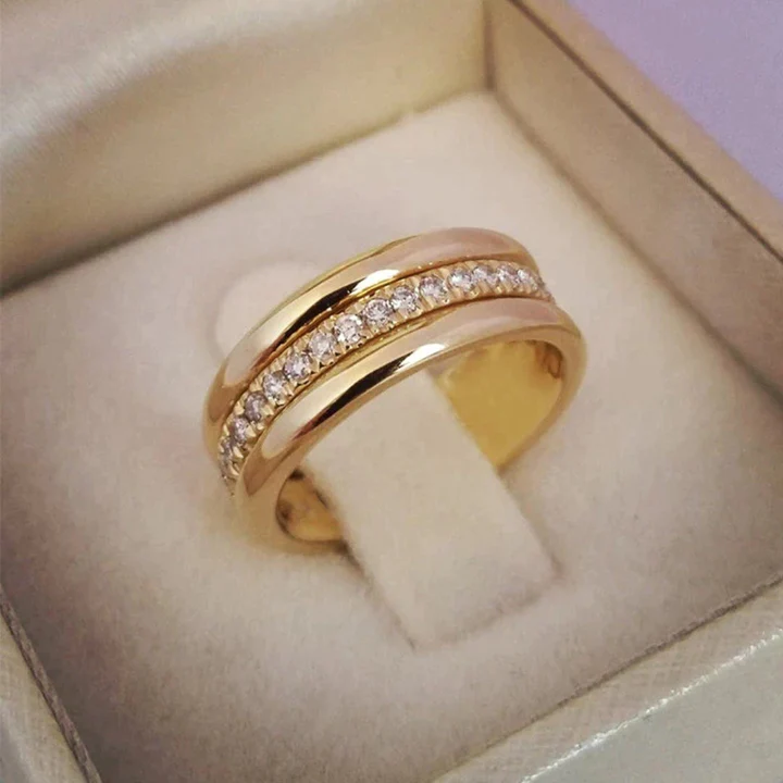 Sarah - Vintage zirconia framed ring
